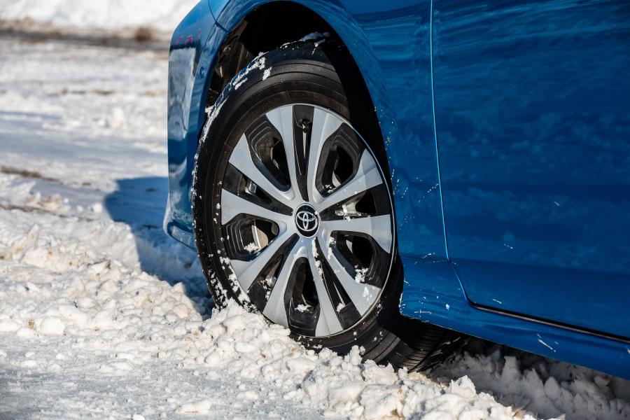 Колеса Toyota Prius XLE AWD-e 2019 года  (NA) (фото 16 из 40)